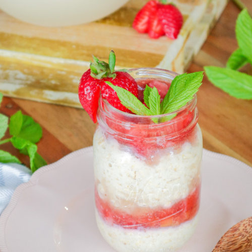 strawberry rhubarb overnight oats