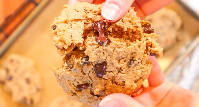 THE BEST  HEALTHY CHOCOLATE CHIP COOKIES